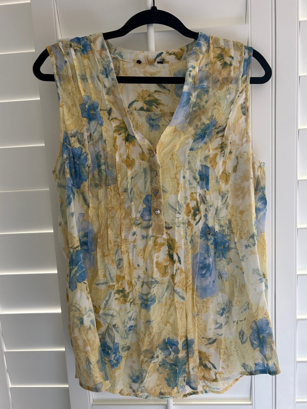 Sleeveless Floral V-Neck Top in Blue and Yellow